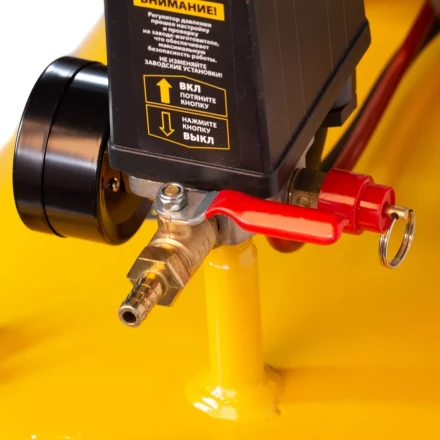 Компрессор воздушный BCI3000-T/200, ременный привод , 3.0 кВт, 200 литров, 530 л/мин Denzel 58119 купить в Губкинске