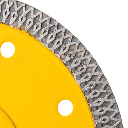 Диск алмазный отрезной Denzel 125 х 22,2мм, сплошной, супертонкий, горячий пресс, сухой/мокрый рез 73058 купить в Губкинске