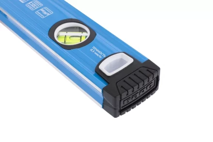 Уровень алюминиевый 600 мм профиль 1.6 мм фрезерованный ударопрочные заглушки 3 глазка БАРС 34422 купить в Губкинске