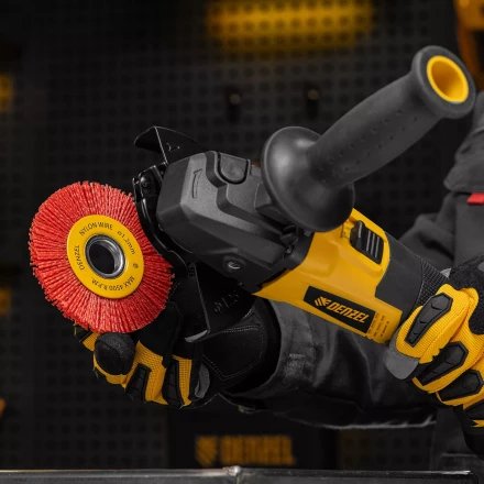 Щетка для УШМ, 100 мм, плоская, нейлоновая щетина, посадка 22,2 мм Denzel 74437 купить в Губкинске