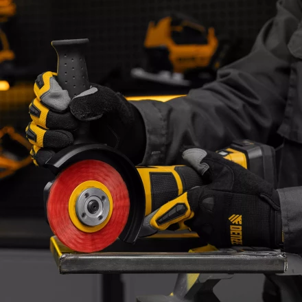 Щетка для УШМ, 100 мм, плоская, нейлоновая щетина, посадка 22,2 мм Denzel 74437 купить в Губкинске